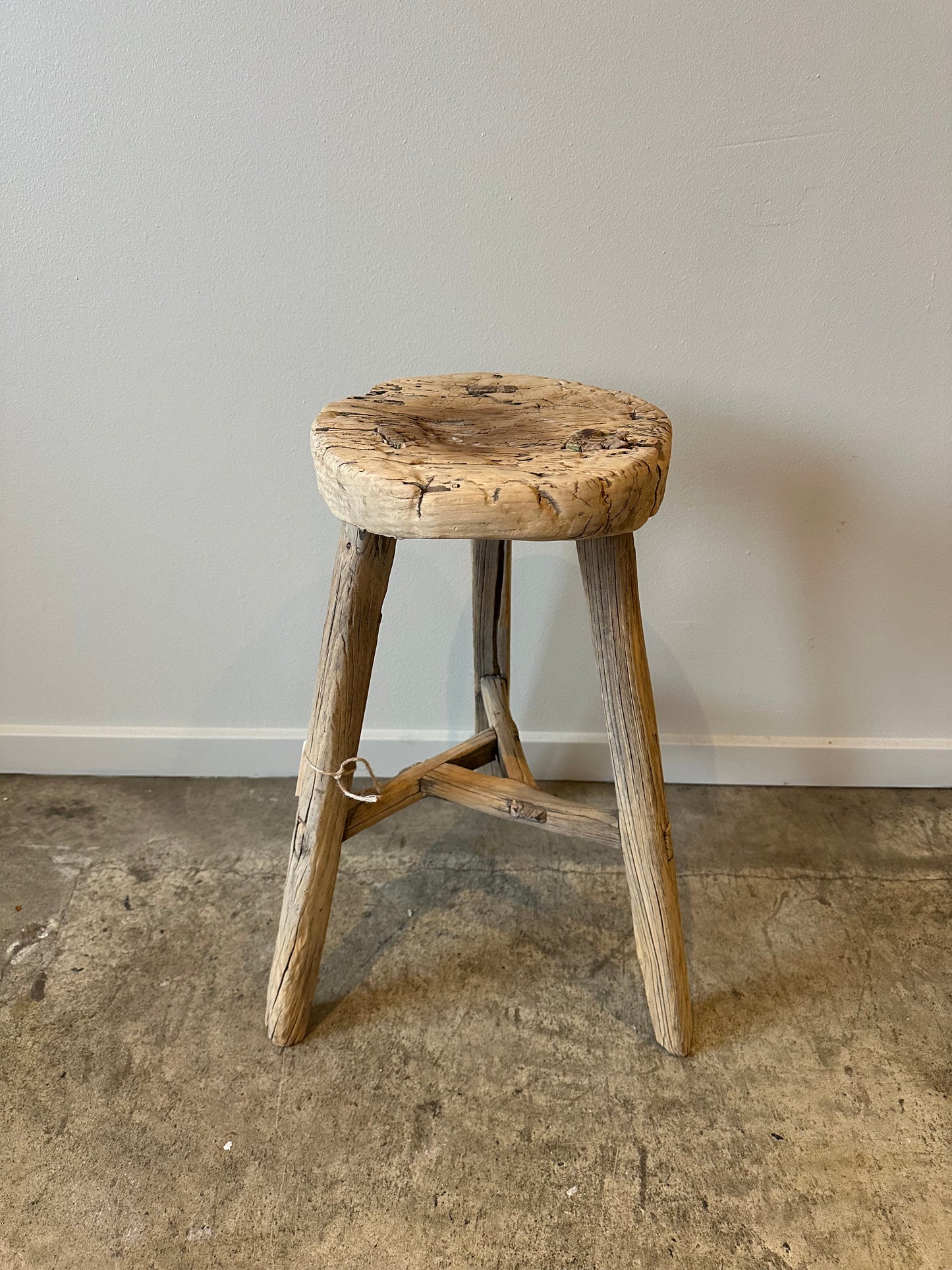 Vintage skammel i lys elmetræ